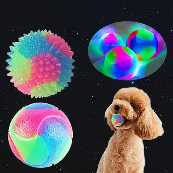 Parlayan top köpek oyuncak LED köpek topları yanıp sönen elastik top Molar oyuncak Pet renkli ışık topu interaktif oyuncaklar kediler için küçük D W4M8